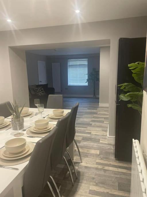Rivendell Modern 2 Bedroom Apartment In St Peters Village Sleeps 6 Broadstairs Bagian luar foto