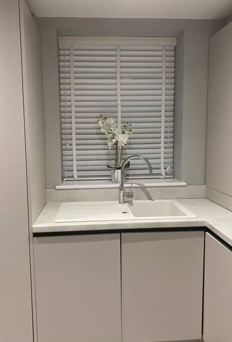 Rivendell Modern 2 Bedroom Apartment In St Peters Village Sleeps 6 Broadstairs Bagian luar foto
