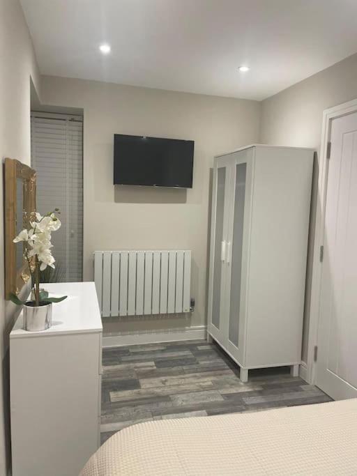 Rivendell Modern 2 Bedroom Apartment In St Peters Village Sleeps 6 Broadstairs Bagian luar foto